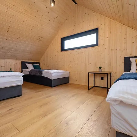 Zlota Palma -domki Caloroczne Nad Morzem 롯지 *