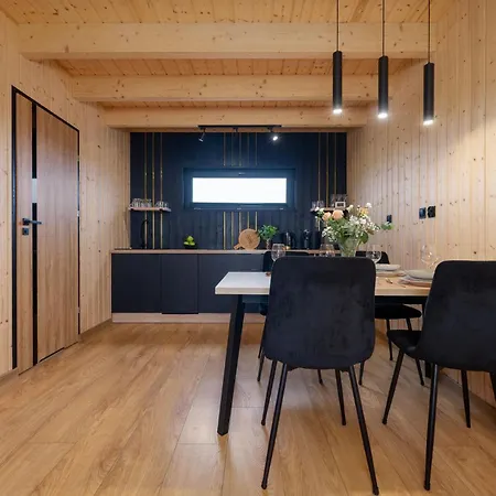 Zlota Palma -domki Caloroczne Nad Morzem 롯지